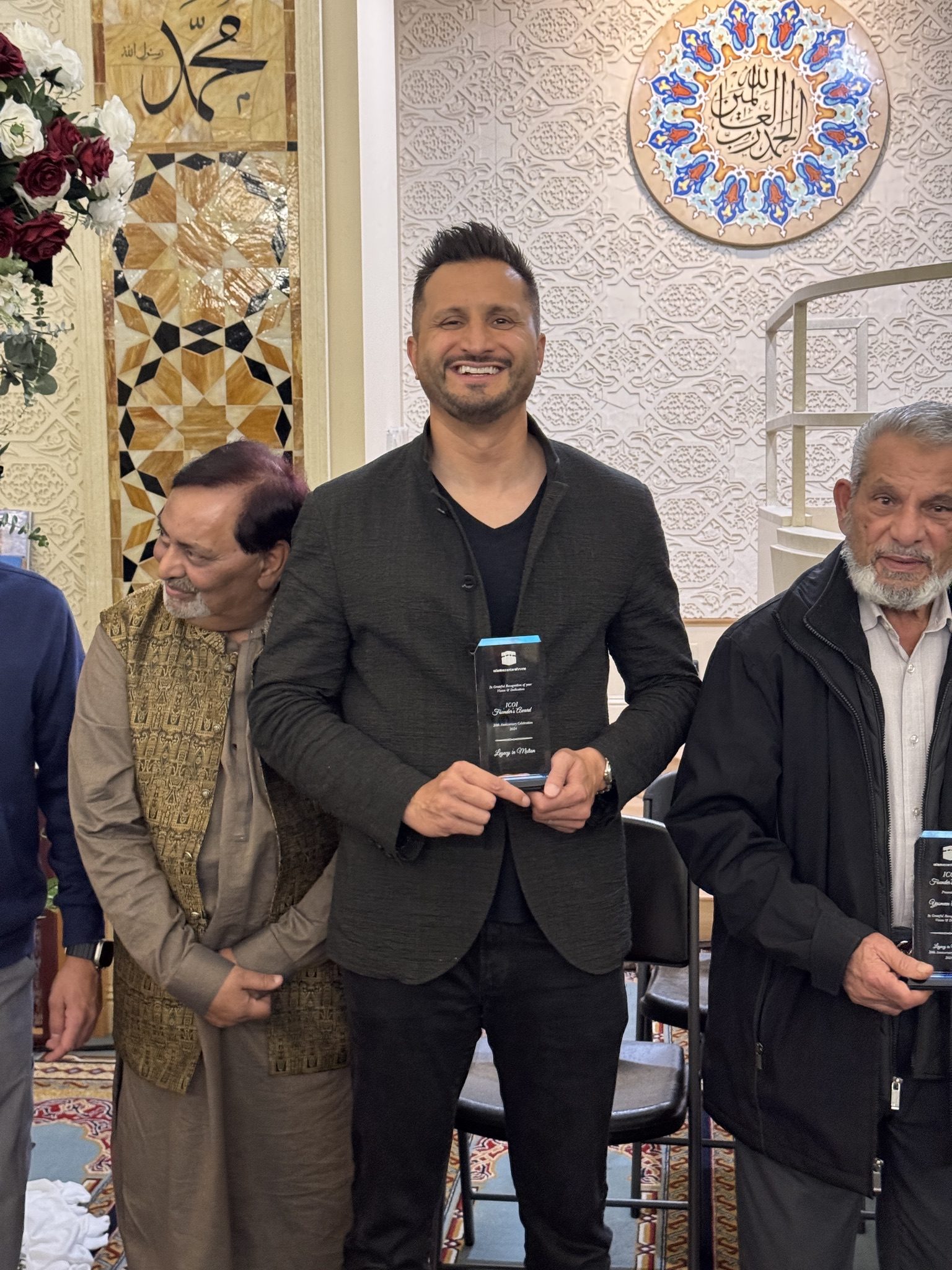 Asim Khan receiving the ICOI Founders Award